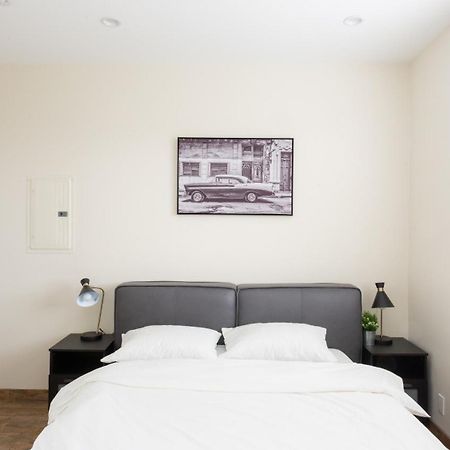 Three-Bedroom Hollywood Condo Los Angeles Exterior photo